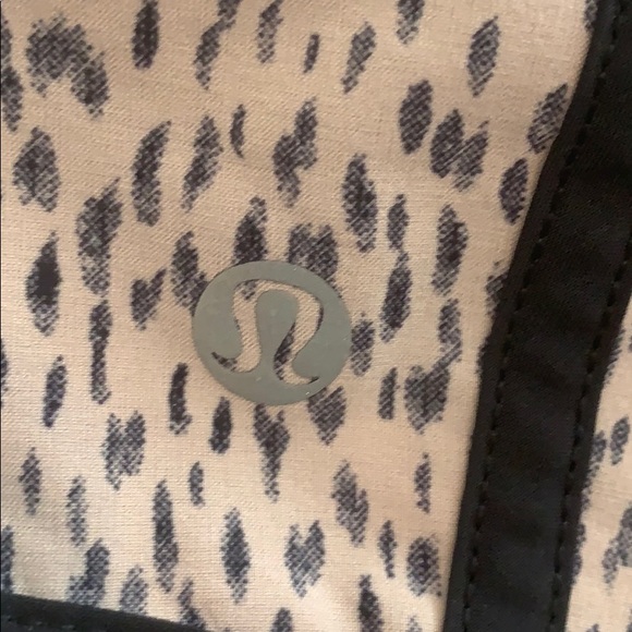 Lululemon shorts - Picture 4 of 6